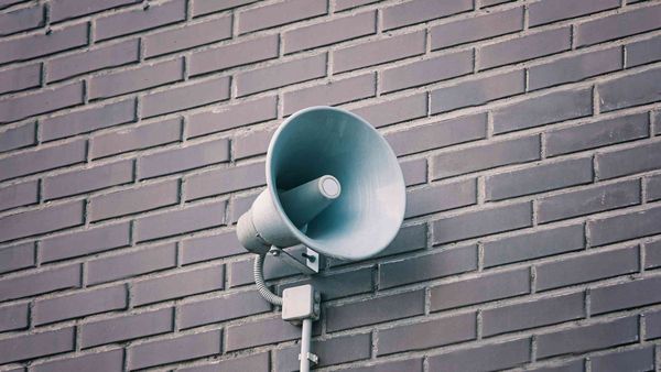 Does Twitter notify when you save a picture? No, but!