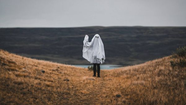 How can you avoid duplicate content ghosting on Twitter?