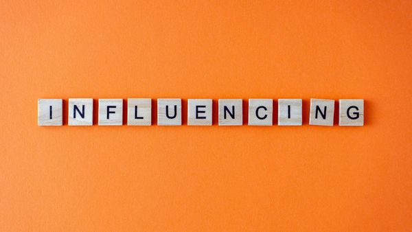 How do you calculate influence distribution on Twitter?