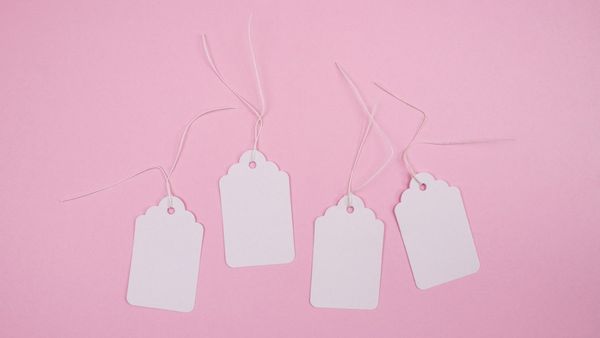 How do you tag people in Twitter (X) photos?