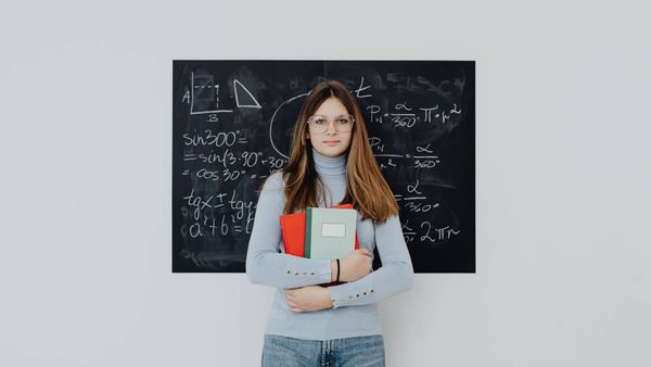 Educational Tweets: How to Teach, Grow, and Build Authority on X