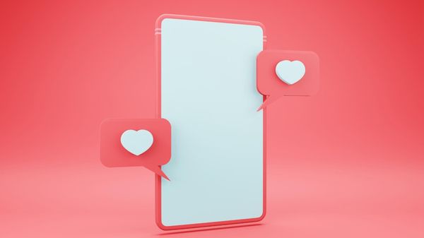 Instagram Reels vs TikTok: Which Performs Better for Content Creators?