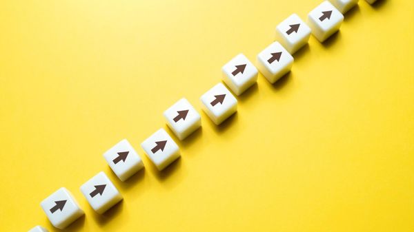 How to reach followers in different time zones by scheduling auto retweets