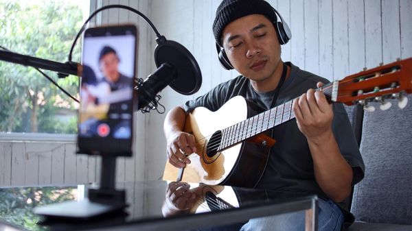 Twitter for Musicians in 2026: How to Build a Real Fanbase on X