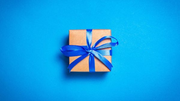 How do businesses track Twitter retweet giveaways and pick winners?