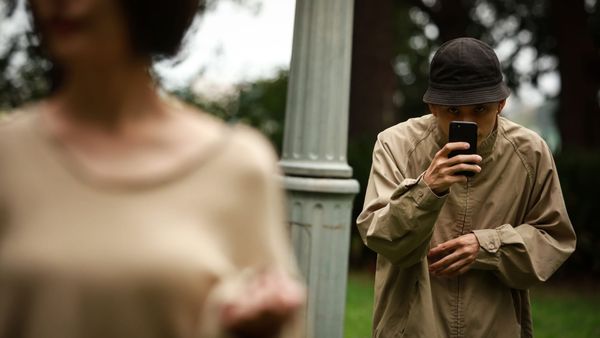 Does Facebook Tell You When Someone Views Your Profile?