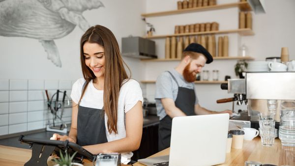 How to introduce your new business on social media: 12 post examples
