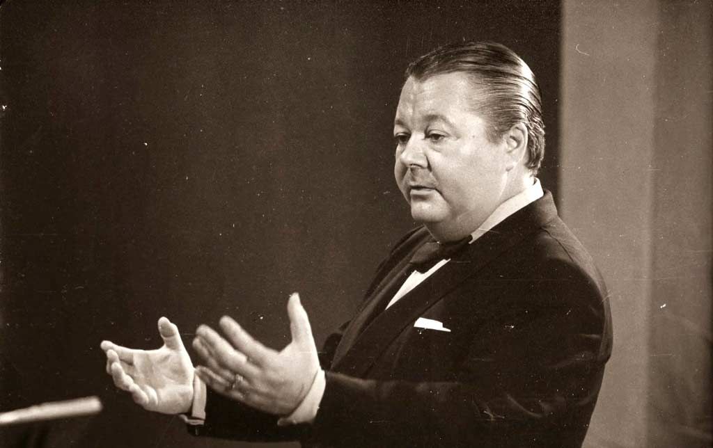 Argentine tango orchestra leader Aníbal Troilo in a black and white photo