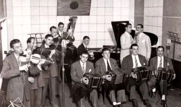 Tango orchestra of Osmar Maderna in the 1940s