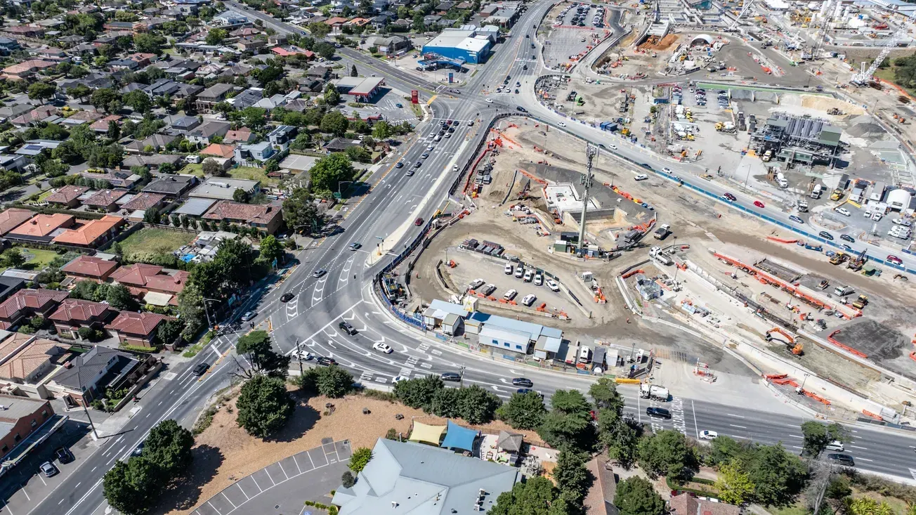 与大型工程为邻的挑战