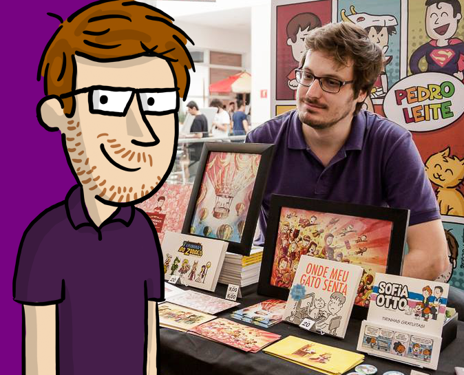 foto do autor, com seu personagem desenhado. Os dois são semelhantes: usam uma camisa polo roxa, cabelo castanho, óculos e barba rala