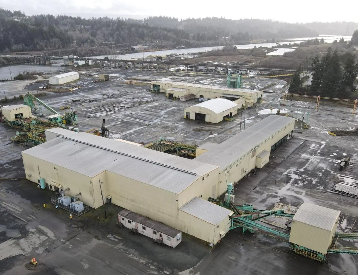 Coos Bay Sawmill Auctioning Wares