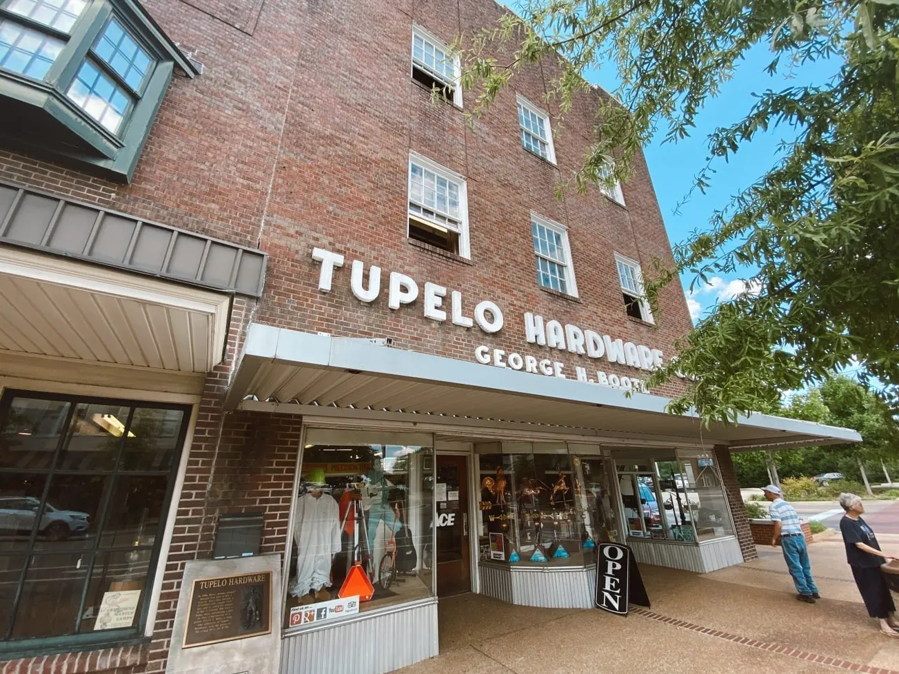 HISTORIC TUPELO HARDWARE TO CLOSE