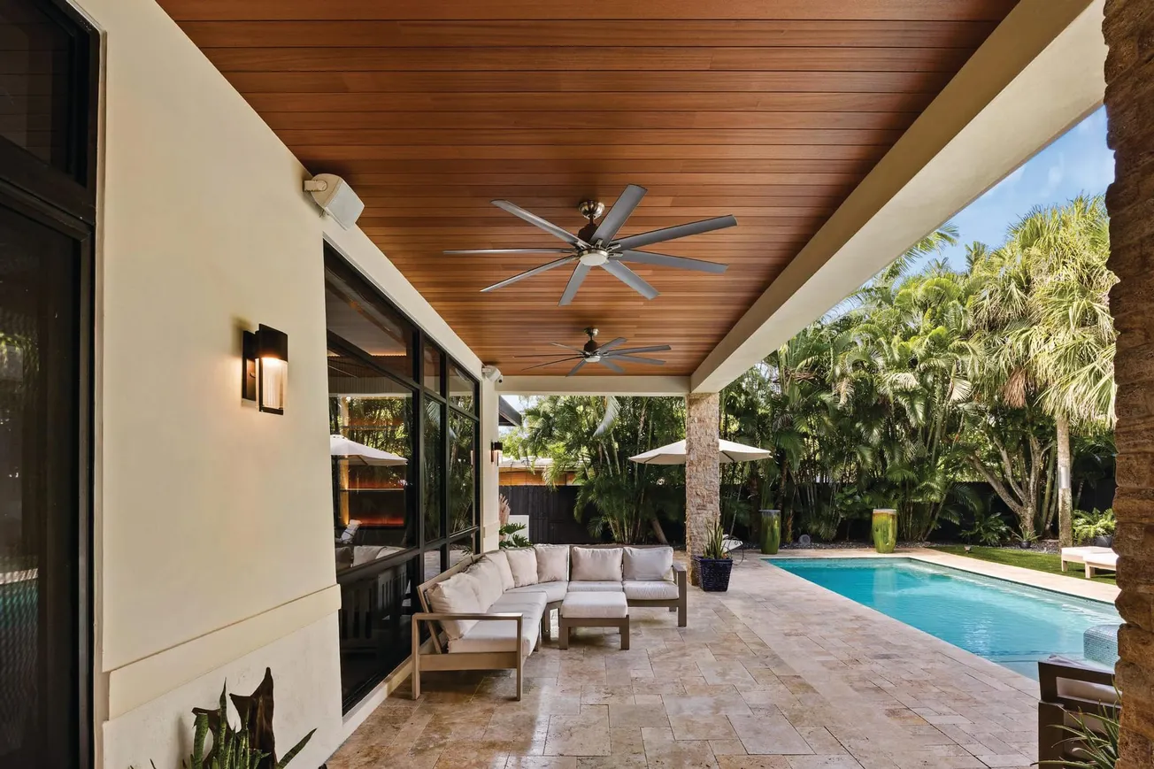 MANS SELLING MAXIMO WOOD IN MICHIGAN