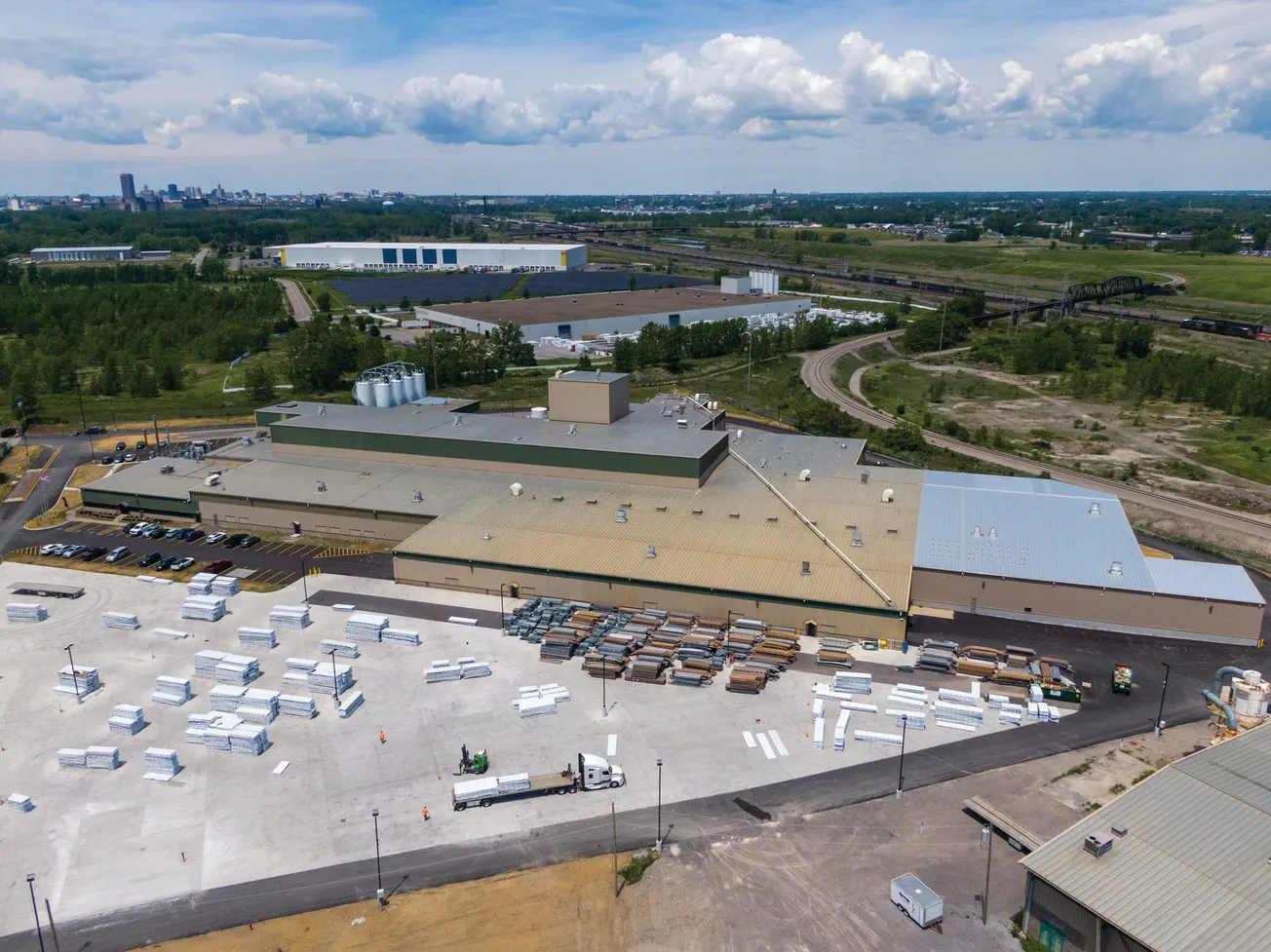 DECKORATORS OPENS FIRST NORTHEAST MANUFACTURING PLANT