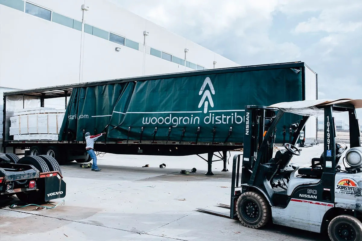 WOODGRAIN EXPANDS FIBERON DISTRIBUTION ACROSS WEST, CENTRAL U.S.
