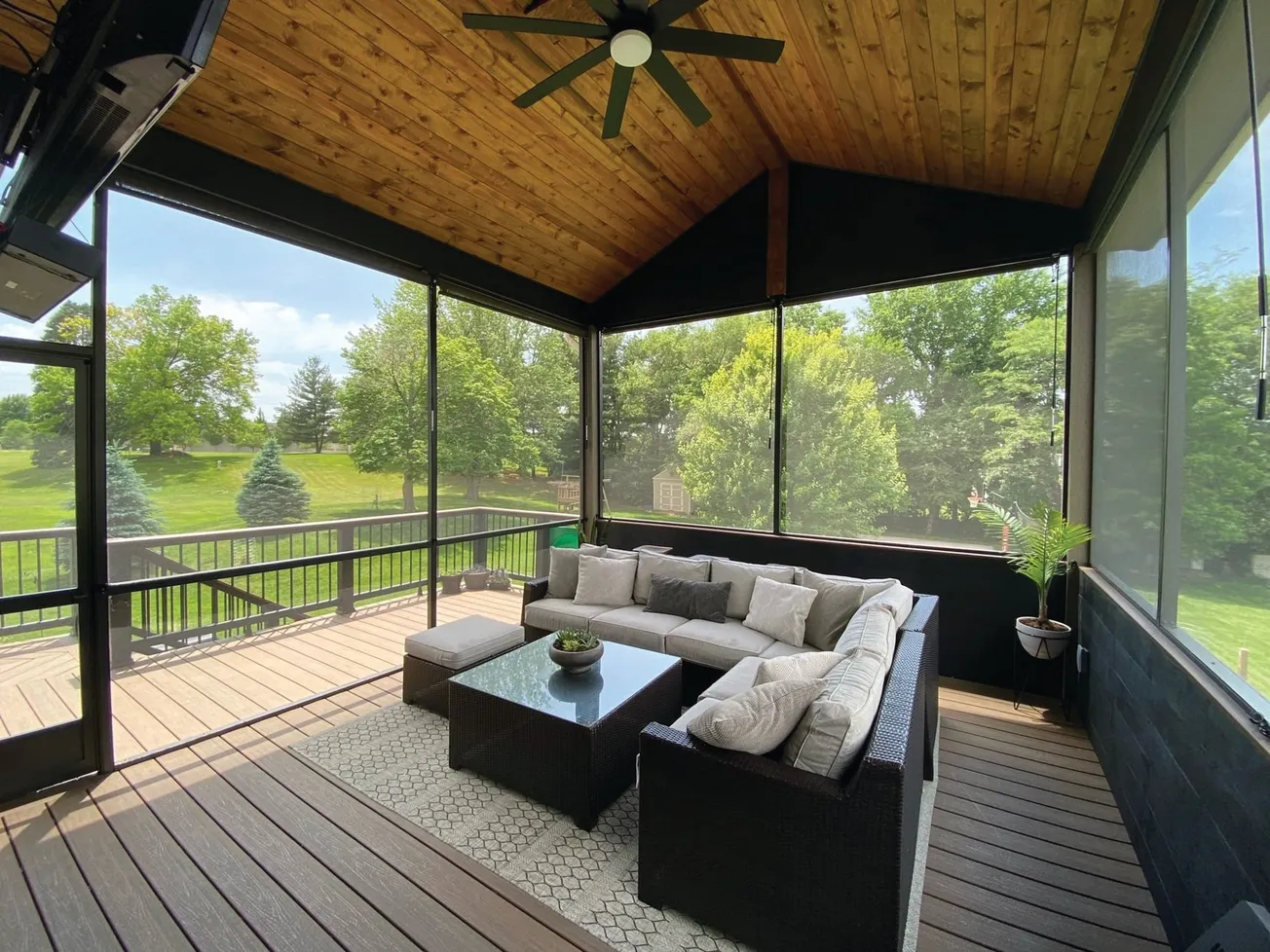 Barrette Launches Aluminum Screen EncloSure and Updates RDI Railing Line