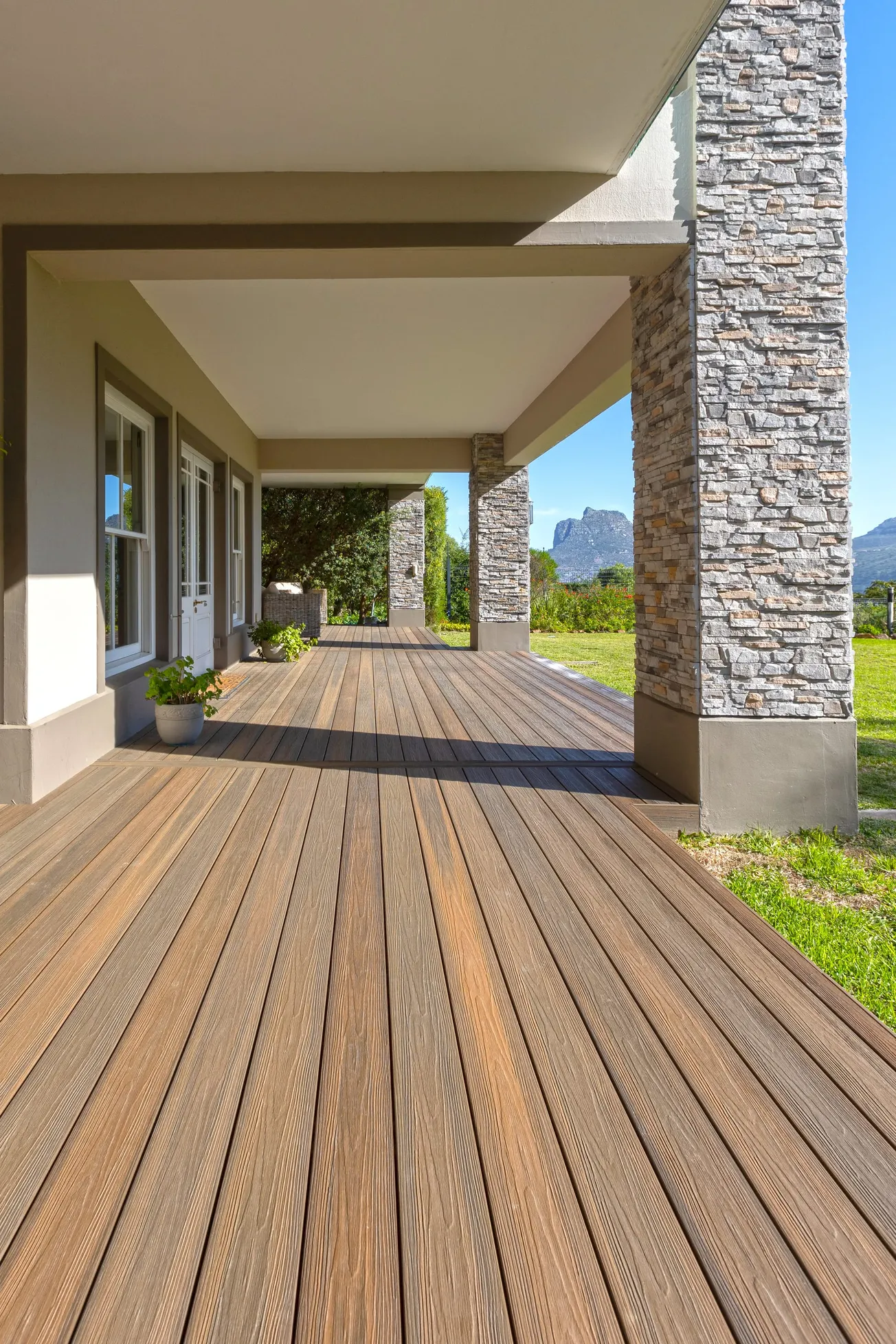 Hall Now Distributing Eva-Last’s Infinity Decking