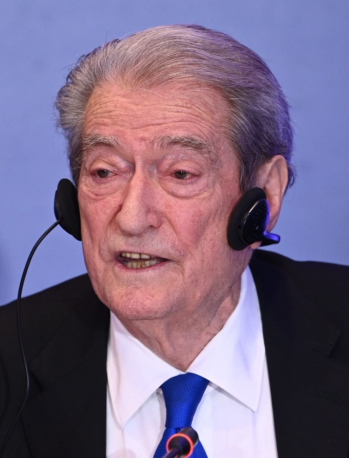 Zgjohu Shqiptar! Pse Mendoj se “Sëmundja Sali Berisha” Ofendon dhe Manipulon Shqiptarët për të mbrojtur interesin ekonomik të rrethit të tij kriminal?