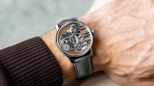 Armin Strom Gravity Equal Force Ultimate Sapphire Salmon