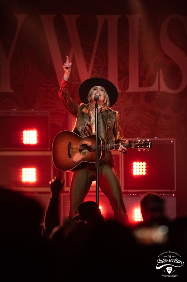 LIVE: Lainey Wilson Brings ‘Country With A Flare’ To West Michigan