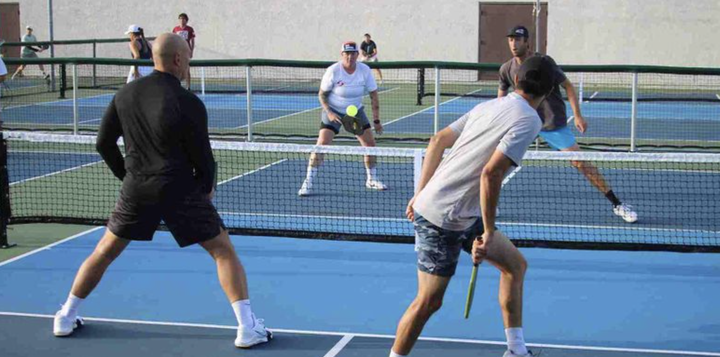 Reading a Lob in Pickleball: 4 Signs It’s Coming