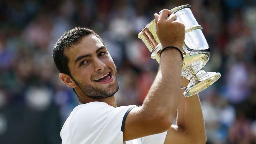                                         Tennis Pro Trades Racquet for Pickleball Paddle – The Pros
                                    