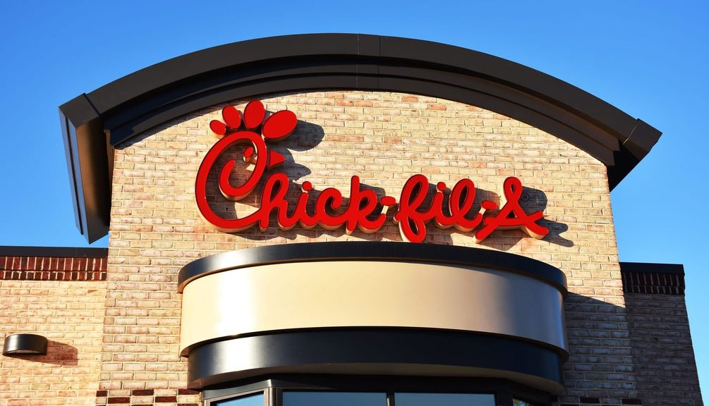 
                                        Chick-fil-A, Pickleball, Pickle Pickle Pickleball Set
                                    