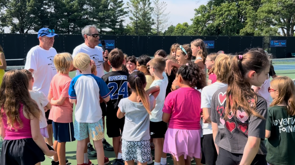                                         Chicago Suburb Sets 'Unofficial World Record' for Largest Pickleball Lesson – News & Stories
                                    