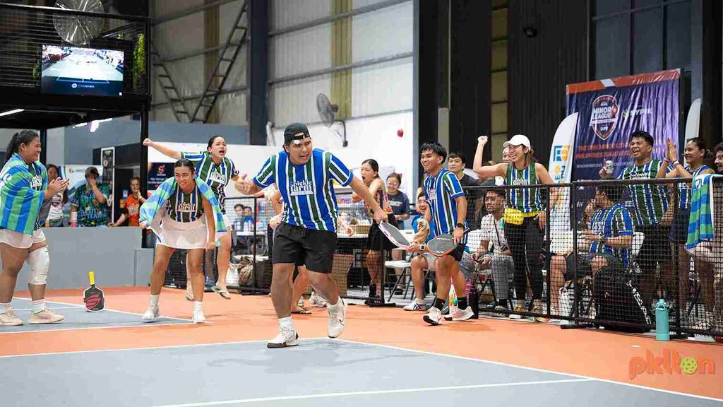 
                                        How to Make Friends Through Pickleball: A Beginner's Guide
                                    
