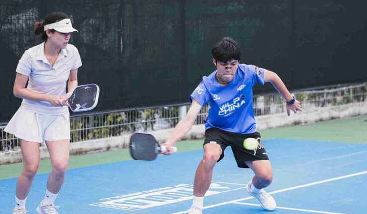 How to Return Topspin in Pickleball: 4 Ways to Counter a Heavy Topspin Player