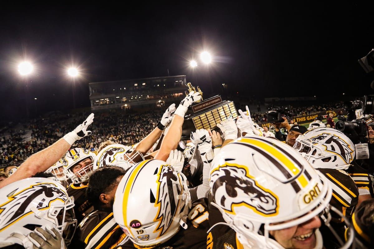 Western Michigan rallies past Central Michigan, 24-21, wins Victory Cannon Trophy back