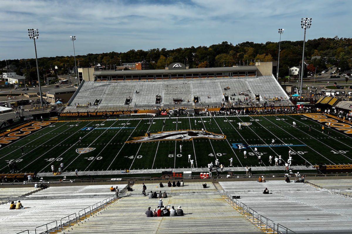 FINAL: Western Michigan defense, Broc Lowry shine in 38-7 drubbing of Kent State