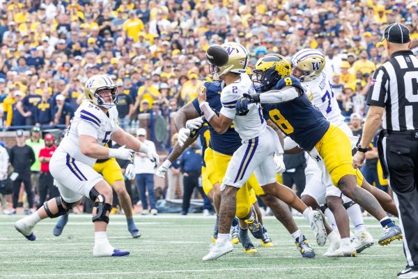 Michigan defense smothers Washington, banged-up offense finds form in needed 24-7 win