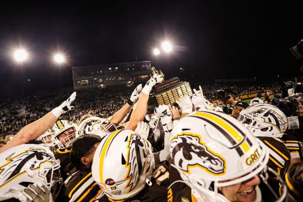 Western Michigan rallies past Central Michigan, 24-21, wins Victory Cannon Trophy back