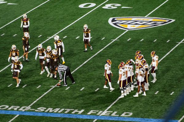 Notebook: Injuries, Mike Jacobs’ EMU connections, Aidan Chiles playing sharp, and Michiganders vying for Victory Cannon