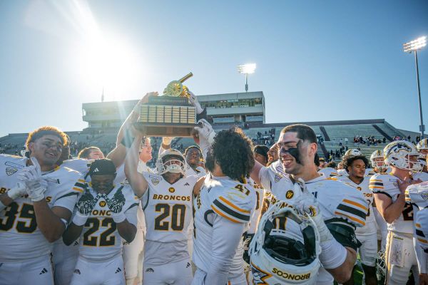 Western Michigan survives whirlwind ending to retain Victory Cannon, outlast Central Michigan