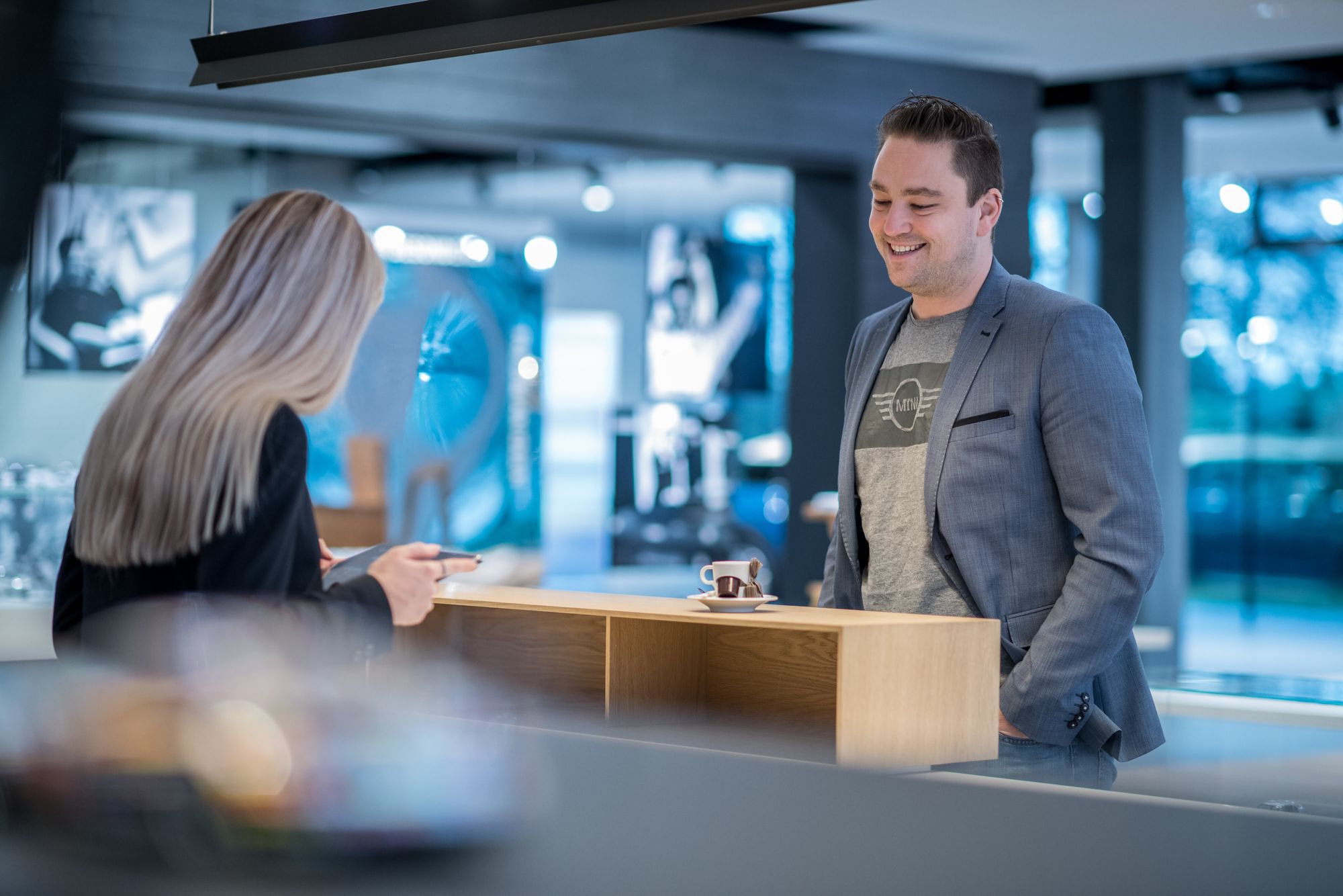 mini-brand-experience-center-miniblog-2305 Es beginnt mit einem Smalltalk über MINI