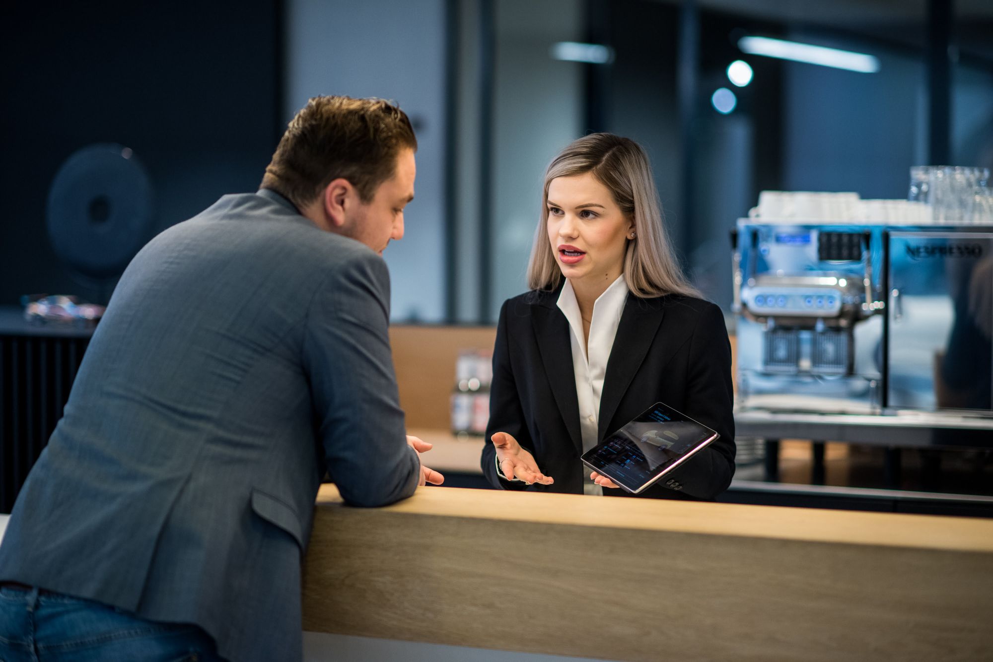 mini-brand-experience-center-miniblog-2390 Product Genius Sina führt mich durch die möglichen MINI Modelle