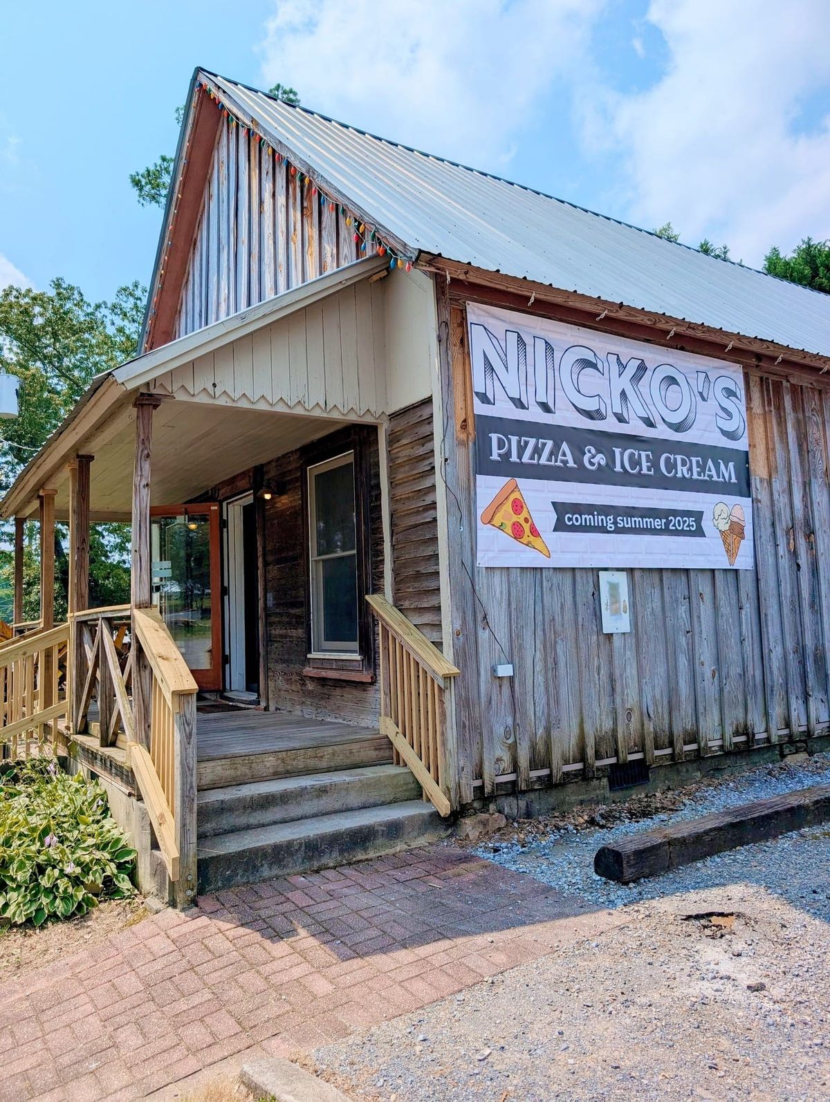 Nicko’s NY Pizza Opening in Historic Euharlee Building