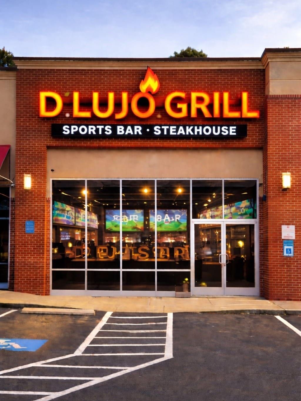 D'Lujo Grill Opening in Raleigh
