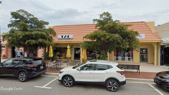 Coach’s Bar and Grill Opening In Downtown Venice