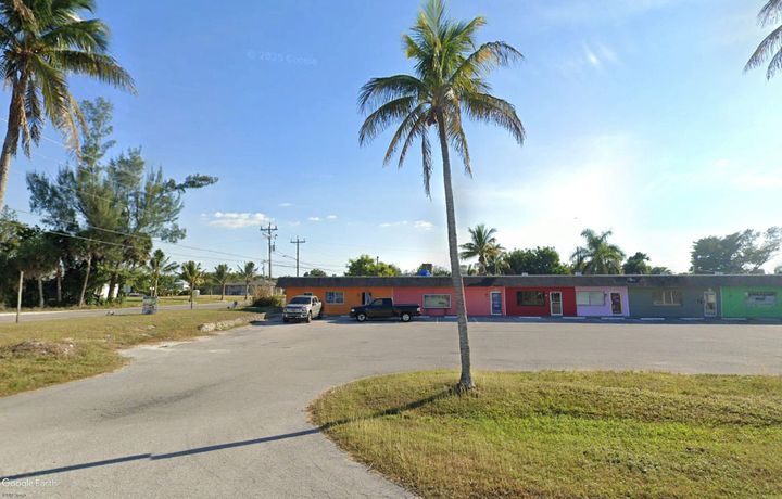 Coconut Island Market Adding Hot Food in Bokeelia