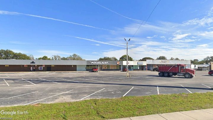 Cocos Locos Will Serve Cocktails and Seafood out of Coconuts in Lakeland