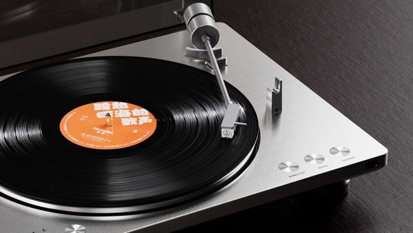 FiiO TT13 automatic turntable playing a vinyl record
