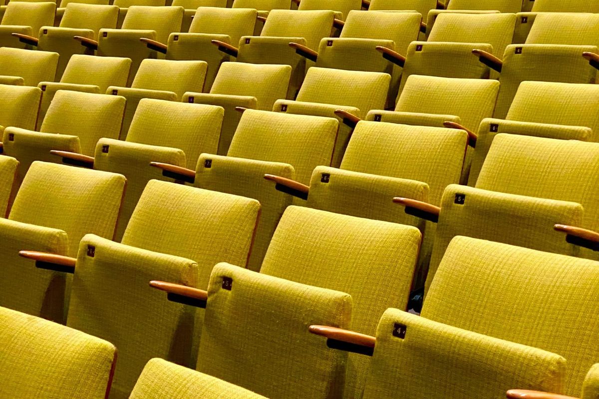 The iconic yellow seats in the Deutsche Oper Berlin auditorium