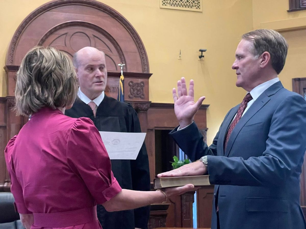 Ellis County Judge John Wray sworn into office