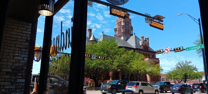 A photo of the Ellis County Courthouse in historic downtown Waxahachie.
