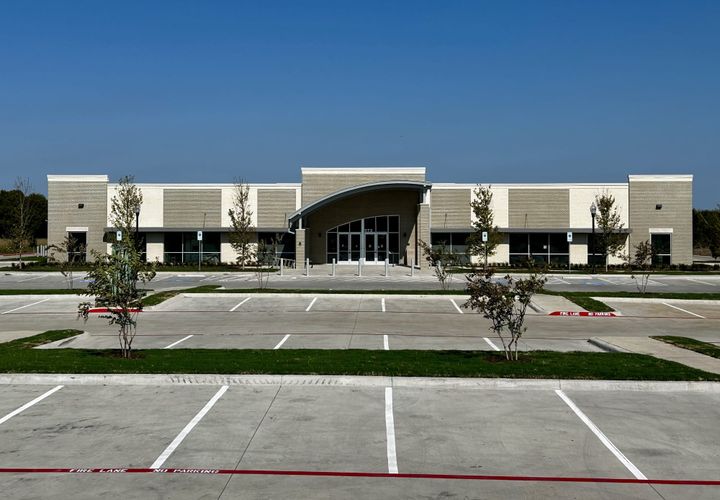 A view of the Hope Health Waxahachie campus building.
