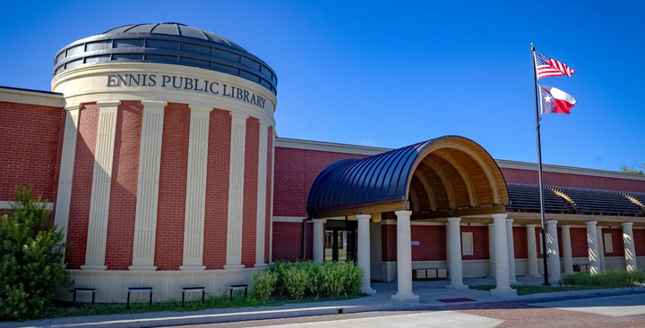 Photo of the Ennis Public Library.